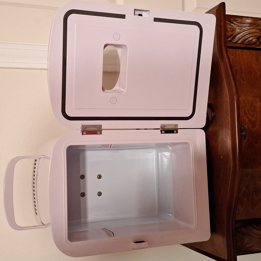 Mini Refrigerator - Picture 2 of 4